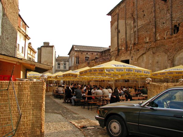 20357237-2.jpeg Frumusetea revine pe Lipscani? | Andrei Birsan