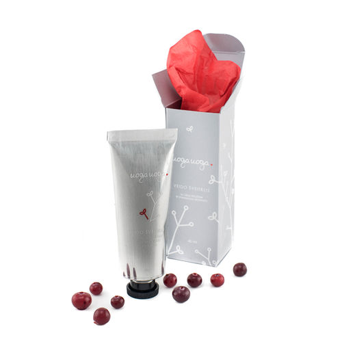 Scrub de fata vegan cu acid de flori si extract de merisoare | Uoga Uoga