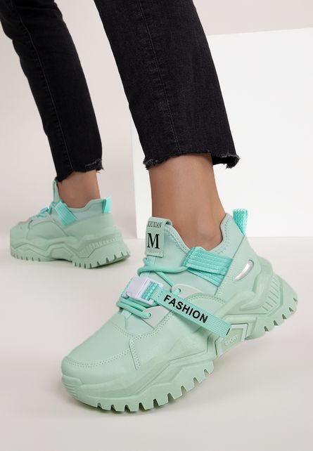 Sneakers-dama-Carly-Verzi-2022.jpg Sneakers dama Carly Verzi