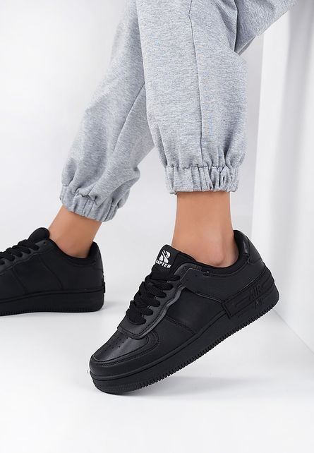 Sneakers-dama-Sheryl-Negri-1.jpg Sneakers dama Sheryl Negri