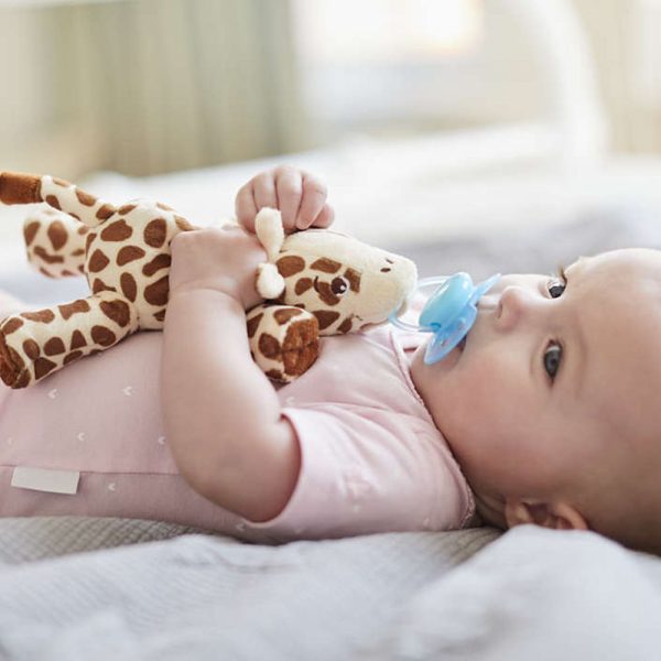 Suzeta cu jucarie Avent Ultra Soft 0-6 luni giraffe