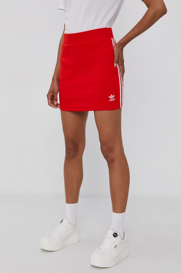 AW21-SDD08I_33X_F1.jpg Adidas Originals Fustă H38760 culoarea rosu, mini, model drept