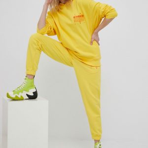 SS22-BLU00M_11X_F1.jpg Diadora hanorac de bumbac culoarea galben, cu imprimeu