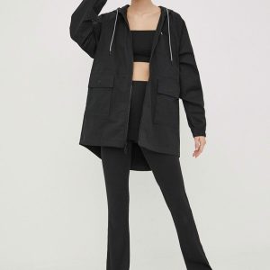 SS22-KUD0TO_99X_F1.jpg New Balance geaca WJ21550BK femei, culoarea negru, de tranzitie, oversize