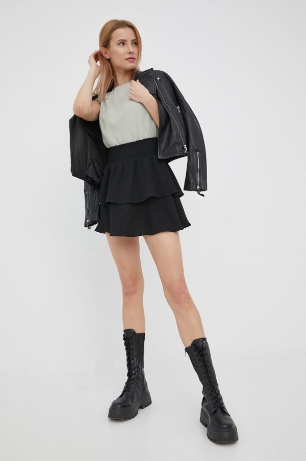 Only fusta culoarea negru, mini, evazati