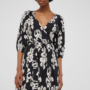 WS22-SUD530_99X_F1.jpg Answear Lab rochie culoarea negru, mini, evazati