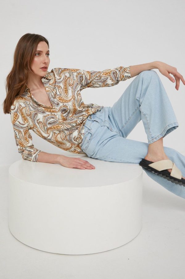 Answear Lab camasa femei, culoarea bej, cu guler clasic, relaxed