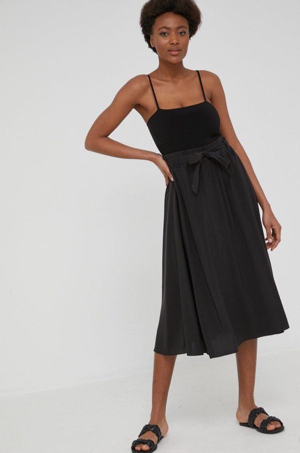 WW22-SDD04C_99X_F1.jpg Answear Lab fusta culoarea negru, midi, evazati