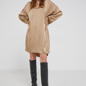 WW22-SUD0B9_80X_F1.jpg Answear Lab Rochie culoarea bej, mini, oversize