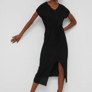 WW22-SUD0TJ_99X_F1.jpg Answear Lab rochie culoarea negru, midi, drept