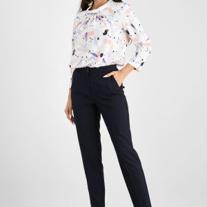 compleu-anya-cu-pantaloni-bleumarin-si-bluza-alba-cu-imprimeu-soft-992661-802182-4.jpeg Compleu Anya cu pantaloni bleumarin si bluza alba cu imprimeu soft