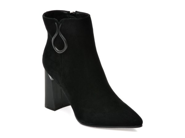 ghete_epica_negre_1r682_din_piele_intoarsa_jifi01112dk1r68299_0.jpg Ghete EPICA negre, 1R682, din piele intoarsa
