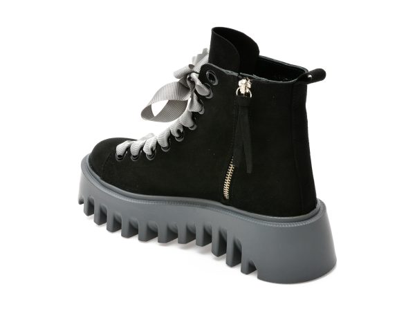 Ghete GRYXX negre, 477410, din piele intoarsa