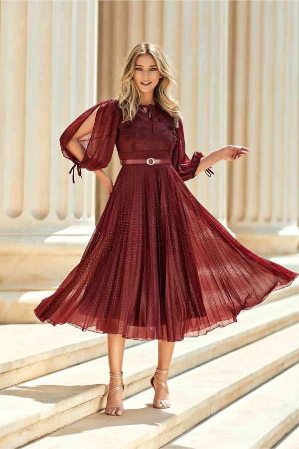 Rochie Carina bordo plisata cu broderie pe bust