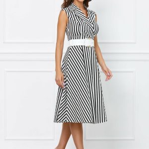 rochie-carmen-cu-dungi-albe-si-negre-si-rever-crestat-1052127-848214-4.jpeg Rochie Carmen cu dungi albe si negre si rever crestat