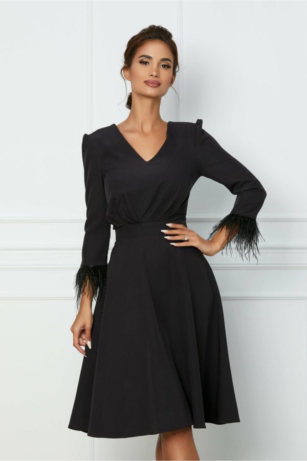 Rochie DyFashion neagra cu pene la maneci