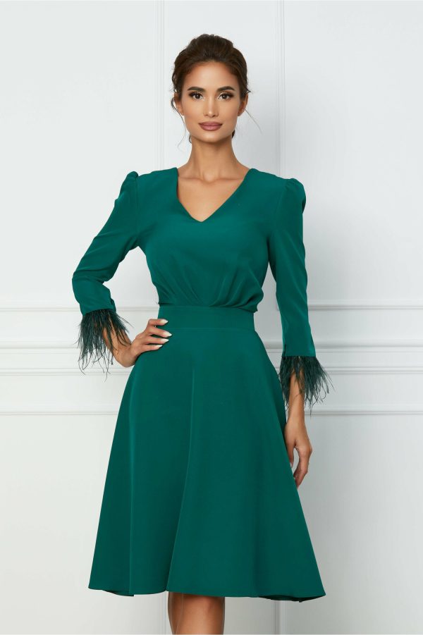 Rochie DyFashion verde cu pene la maneci