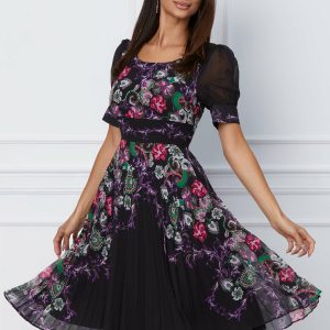 rochie-eliza-neagra-cu-imprimeu-floral-lila-si-maneci-scurte-1063050-858018-4.jpeg Rochie Eliza neagra cu imprimeu floral lila si maneci scurte