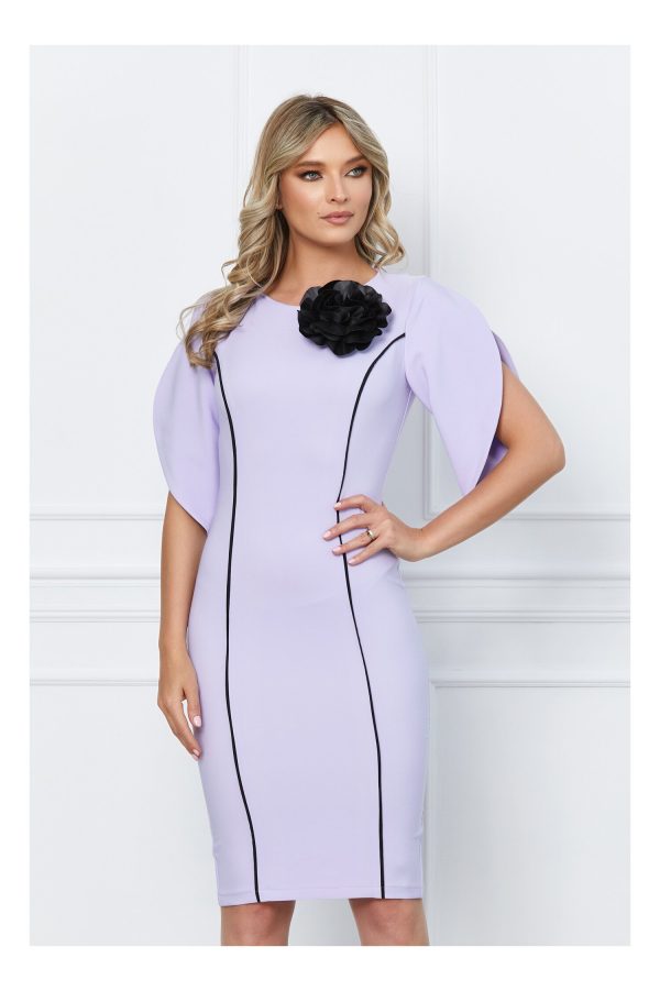 rochie-ladonna-lila-cu-benzi-negre-si-accesoriu-floare-maxi-1031628-833718-4.jpeg Rochie LaDonna lila cu benzi negre si accesoriu floare maxi