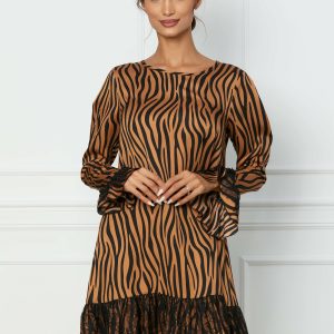 rochie-ladonna-maro-cu-zebra-print-si-dantela-la-baza-1075215-866295-4.jpeg Rochie LaDonna maro cu zebra print si dantela la baza