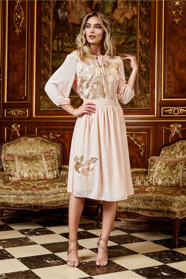Rochie LaDonna rose cu broderie la bust