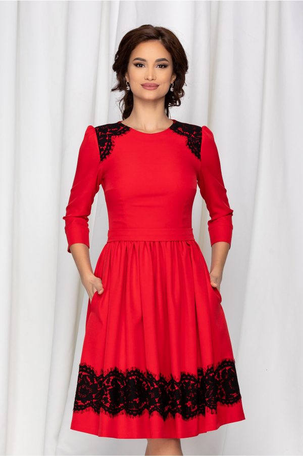 Rochie MBG rosie cu insertii din dantela