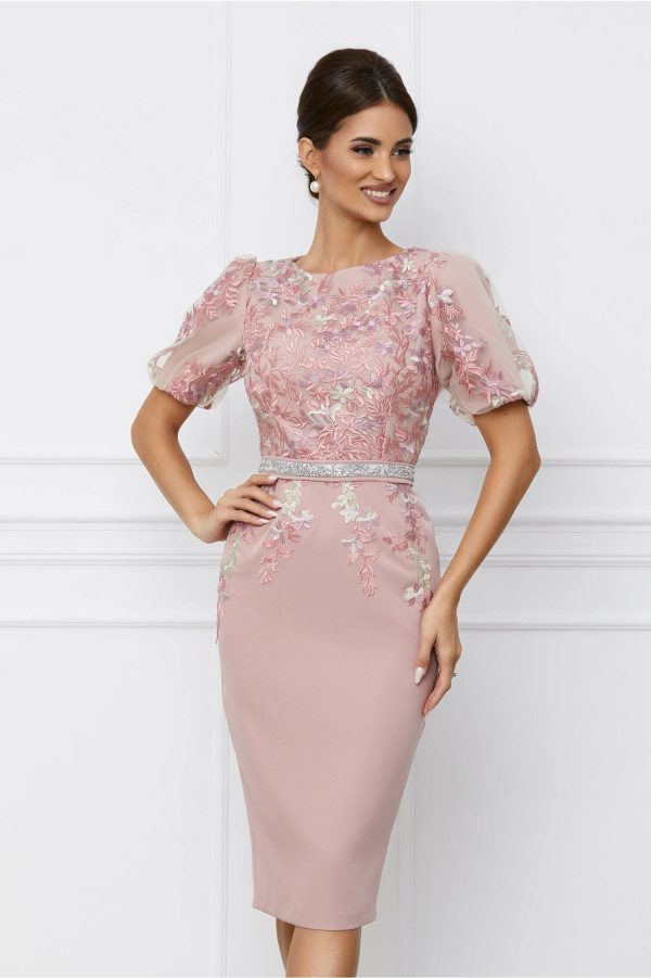 Rochie MBG roz cu broderie la bust