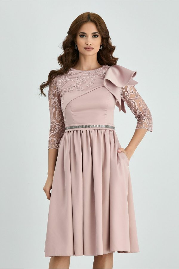 Rochie MBG roz pudra cu volan si dantela la bust