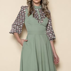 Rochie MBG verde fistic cu imprimeuri si volan la bust