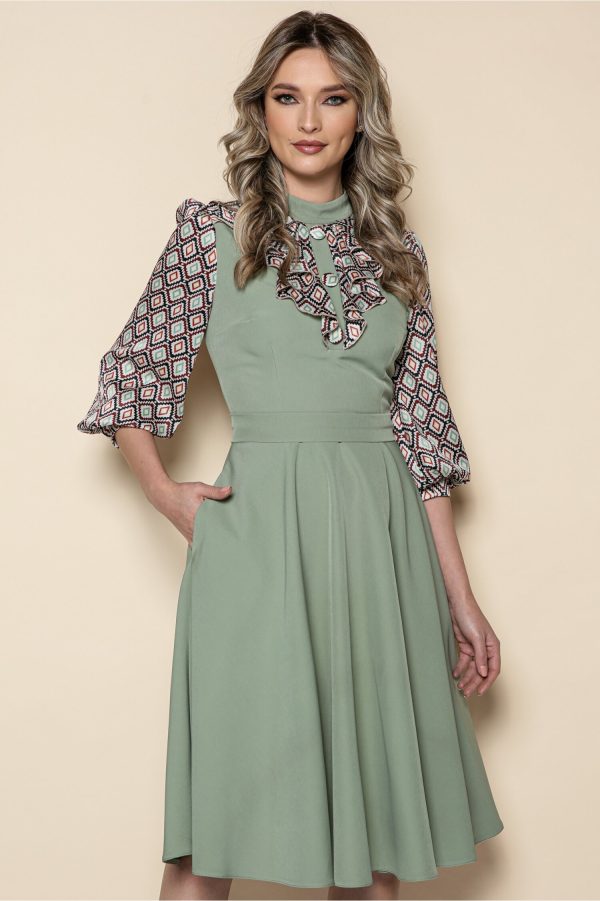 Rochie MBG verde fistic cu imprimeuri si volan la bust