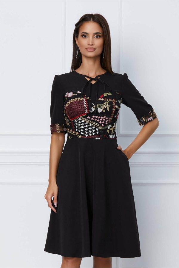 Rochie Moze neagra cu broderie colorata la bust