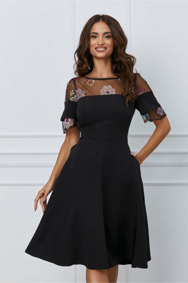 Rochie Moze neagra cu broderie florala traditionala la decolteu