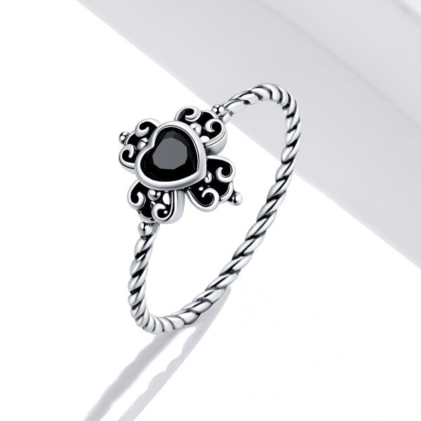 inel-cros-and-heart-din-argint-925-cu-cristale-negre-1.jpg Inel cros and heart din argint 925 cu cristale negre 8 US (diametru 18,2 mm)