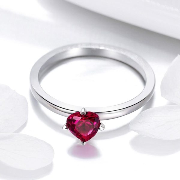 Inel din argint 925 si cristale zirconiu red heart shape 8 US (diametru 18,2 mm)