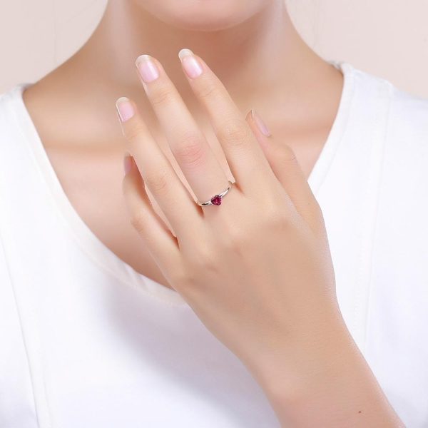 Inel din argint 925 si cristale zirconiu red heart shape 8 US (diametru 18,2 mm)