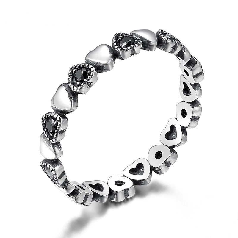 inel-din-argint-cu-cristale-zirconiu-black-and-silver-heart.jpg Inel din argint cu cristale zirconiu black and silver heart 8 US (diametru 18,2 mm)