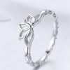 inel-floare-de-lotus-din-argint-925-2.jpg Inel floare de lotus din argint 925 8 US (diametru 18,2 mm)