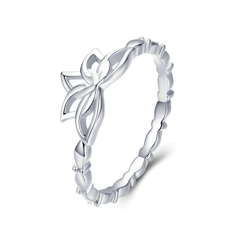 inel-floare-de-lotus-din-argint-925.jpg Inel floare de lotus din argint 925 8 US (diametru 18,2 mm)