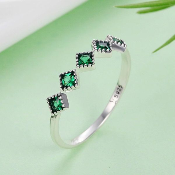 Inel green shape din argint 925 si cristale 8 US (diametru 18,2 mm)
