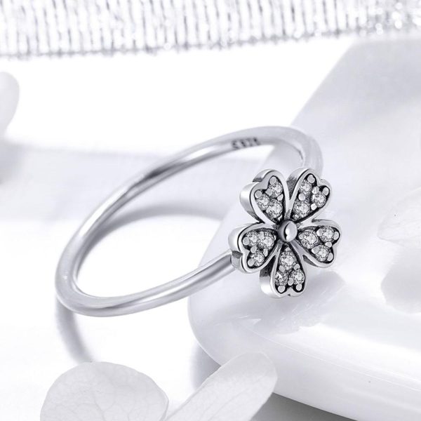 Inel lovely flower din argint 925 si cristale zirconiu 8 US (diametru 18,2 mm)