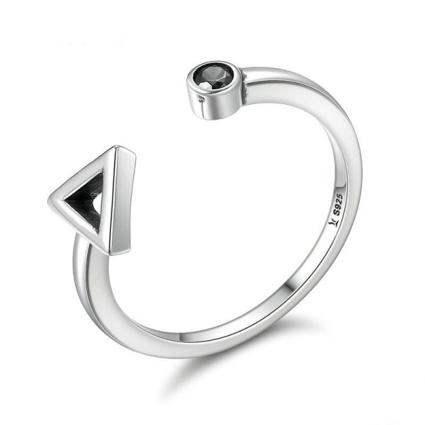 inel-reglabil-triangle-din-argint-925-si-cristale.jpg Inel reglabil triangle din argint 925 si cristale
