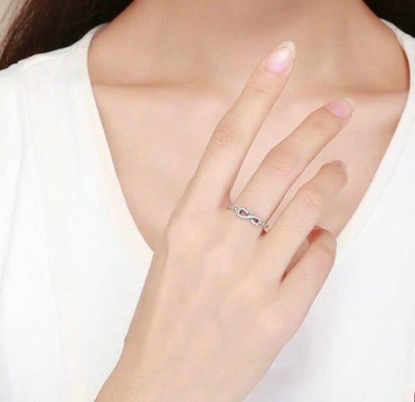 Inel semnul infinitului din argint 925 cu cristale zirconiu 8 US (diametru 18,2 mm)