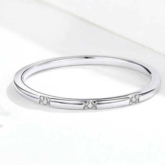 Inel simple disign din argint 925 cu cristale zirconiu 8 US (diametru 18,2 mm)