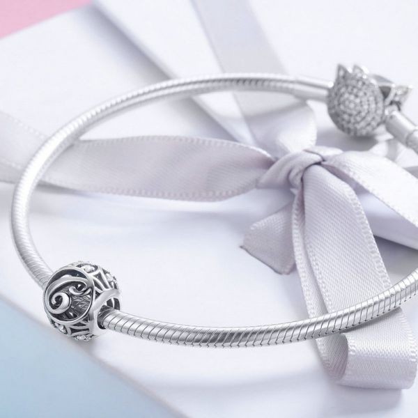 talisman-din-argint-925-cu-cristale-zirconiu-litera-c-1.jpg Talisman din argint 925 cu cristale zirconiu litera C