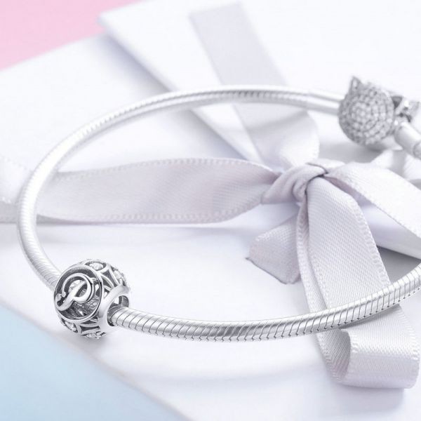 talisman-din-argint-925-cu-cristale-zirconiu-litera-p-1.jpg Talisman din argint 925 cu cristale zirconiu litera P
