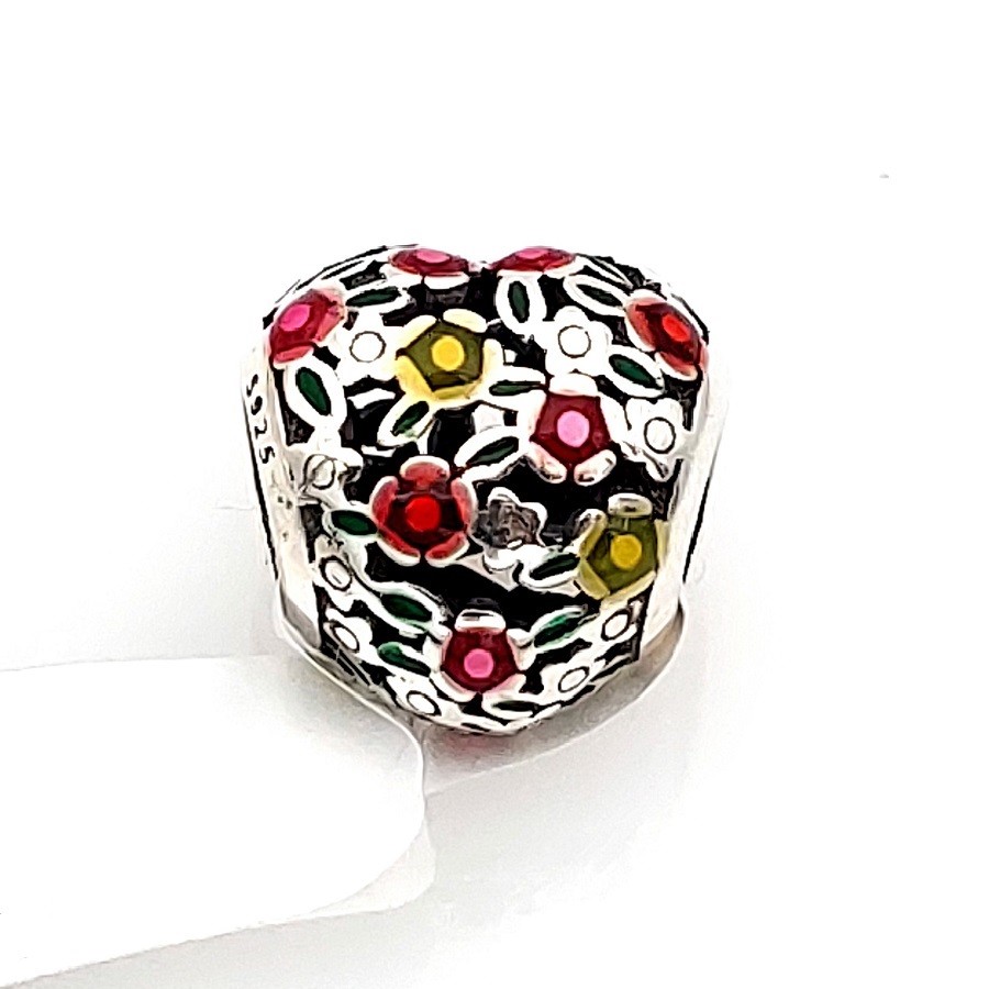 talisman-din-argint-925-in-forma-de-inimioara-cu-flori.jpg Talisman din argint 925 in forma de inimioara cu flori