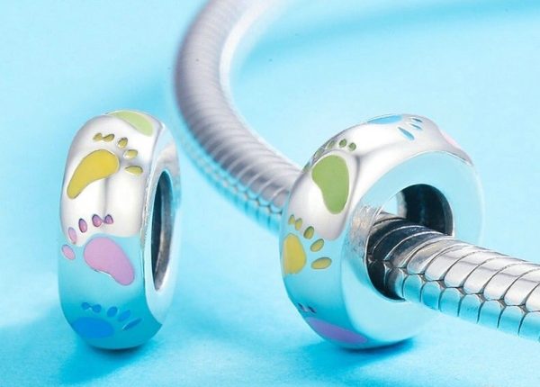 Talisman distantier din argint 925 cu email baby feet