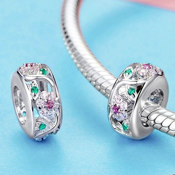 Talisman distantier floral din argint cu cristale zirconiu