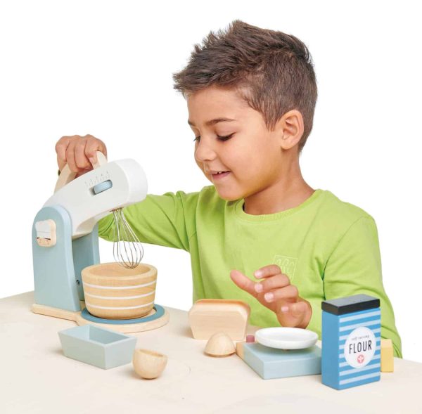 TL8227-home-baking-set-2.jpg Tender Leaf Toys - Robot de bucatarie din lemn - Mini Chef Home baking