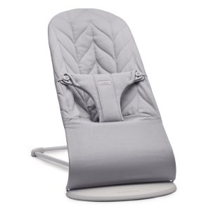 006124-bouncer-bliss-light-grey-cotton-petal-quilt-product-01-medium_1_.jpg Babybjorn - Balansoar din tesatura matlasata cu aspect delicat de petala Bliss Light Grey